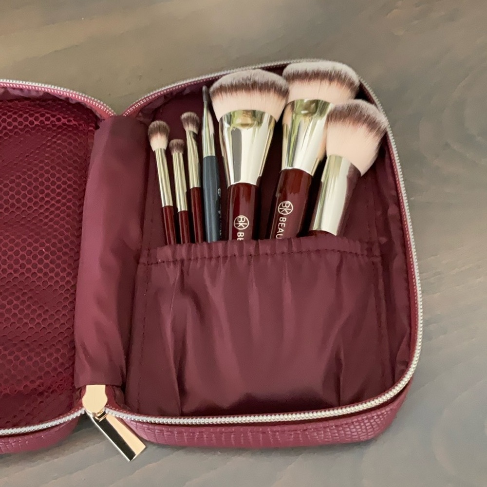 BK Travel Brush Pouch with Assorted BK Brushes